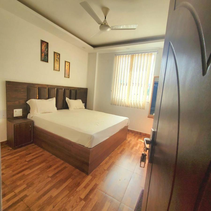 Vedantam Hotel Haridwār Buitenkant foto